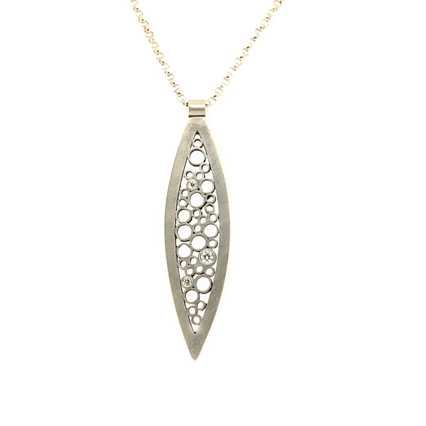 Belle Brooke Long Leaf Luz Necklace